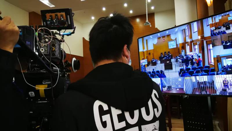AI生成VS人工创意——商都县广告片拍摄公司的技术浪漫主义实践